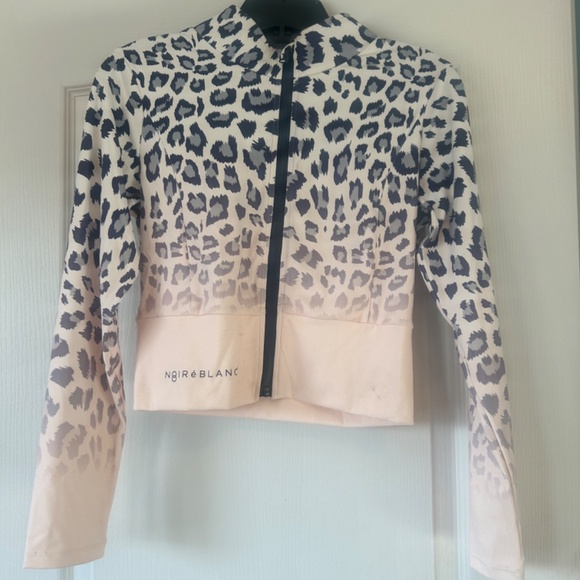 Noire Blanc workout jackets - Picture 8 of 9